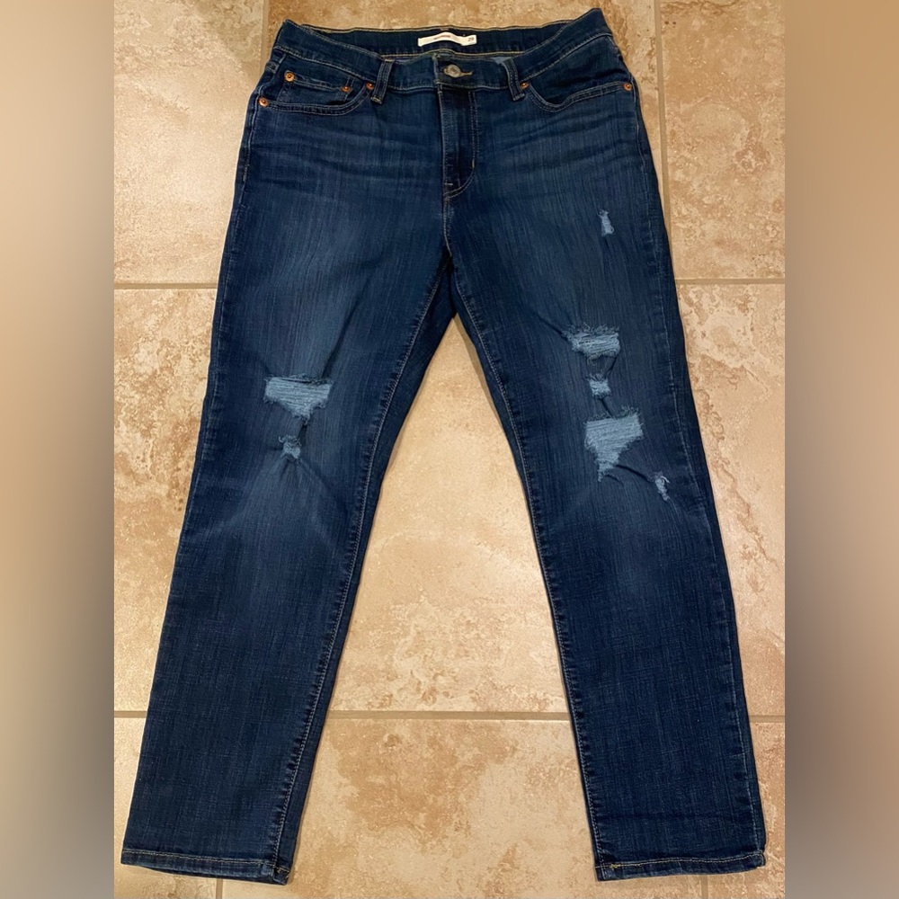 LEVI’S BOYFRIEND MID RISE DISTRESSED BLUE DENIM JEANS - SIZE 29 (W29, L27)